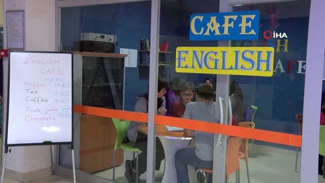Bu Kafede Eğlenerek İngilizce Öğreniyorlar