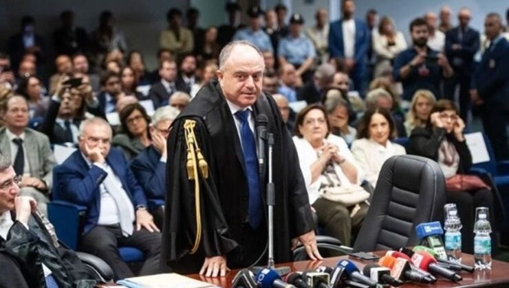 İtalya’nın en büyük mafya davasında içlerinde polis ve siyasetçilerin da bulunduğu şahıslara 2 bin 100 yıldan fazla mahpus cezası verildi