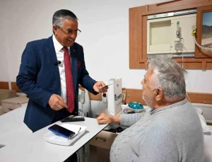 Kemer Belediye Lideri Sağlıkçıları ve Hastaları Ziyaret Etti