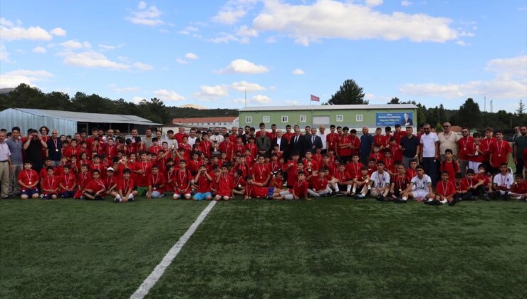 Çorum’da yaz Kur’an kurslarına katılan öğrenciler ortasında futbol turnuvası düzenlendi