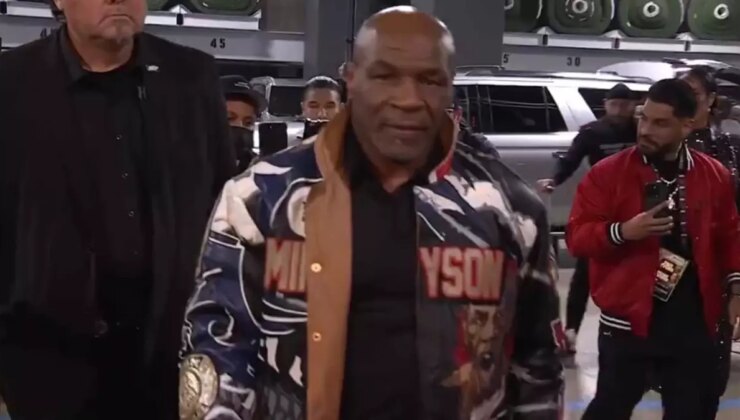 Herkes Mike Tyson’ın ceketindeki ayrıntısı konuşuyor