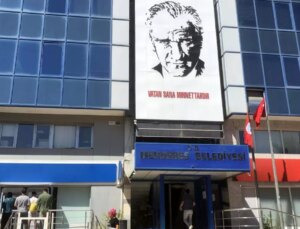 Menderes Belediyesi Lider Yardımcısı’na makamında silahlı tehdit ve darp!