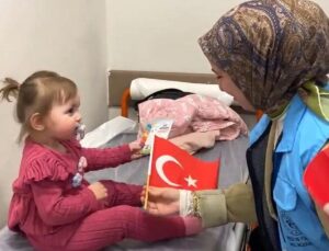 Hastanedeki çocuklara 23 Nisan sürprizi