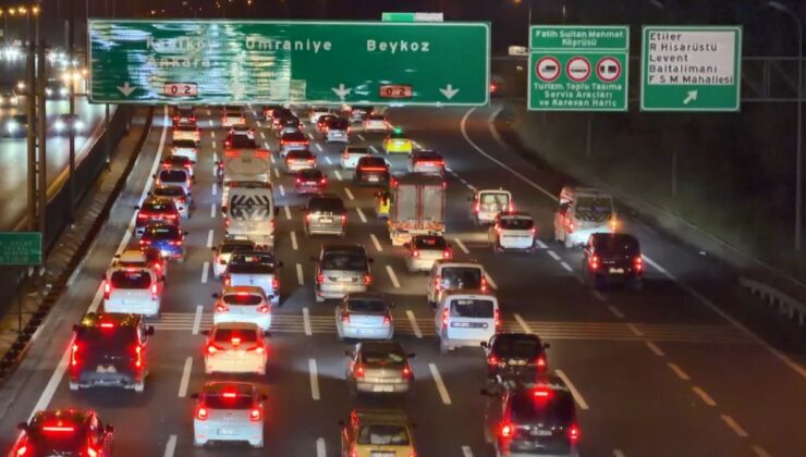 İstanbul’da bayram tatili hareketliliği; kimi yollarda trafik yoğunluğu oluştu