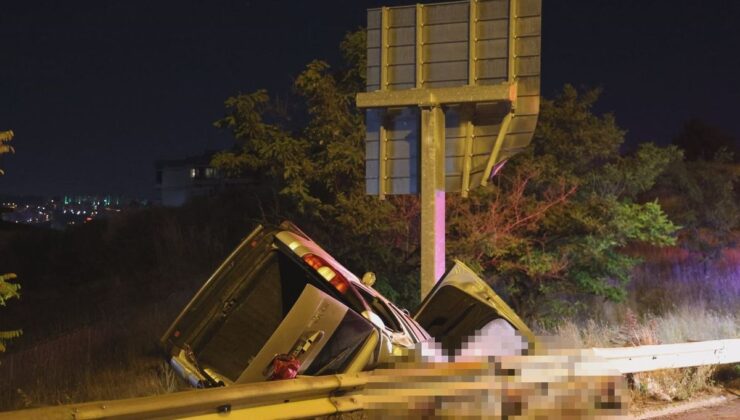 İzmir’de su kanalına girip takla atan hafif ticari araç şarampole devrildi: 2 meyyit